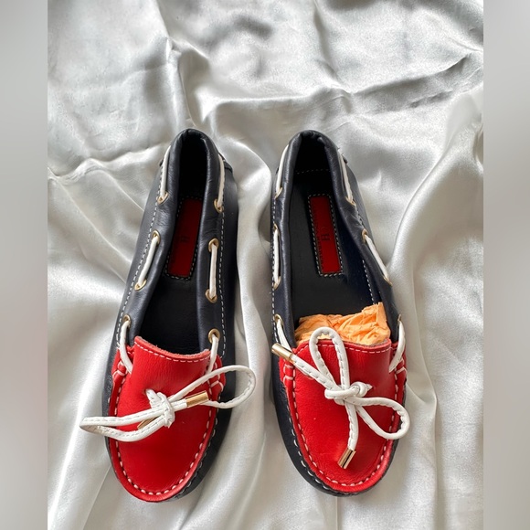 New CH Carolina Herrera Red and Black Loafers for girls - Picture 3 of 13